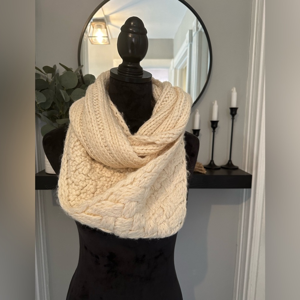 Abercrombie and Fitch loop neck knitted scarf